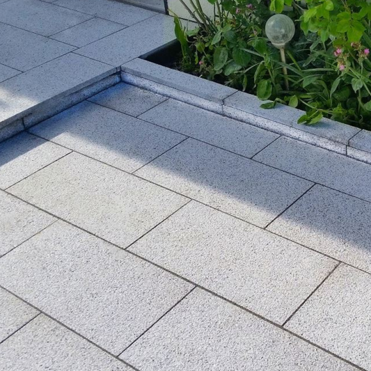 Silver Grey - Granite Paving Slabs - Sawn Edge (900x600x20mm)